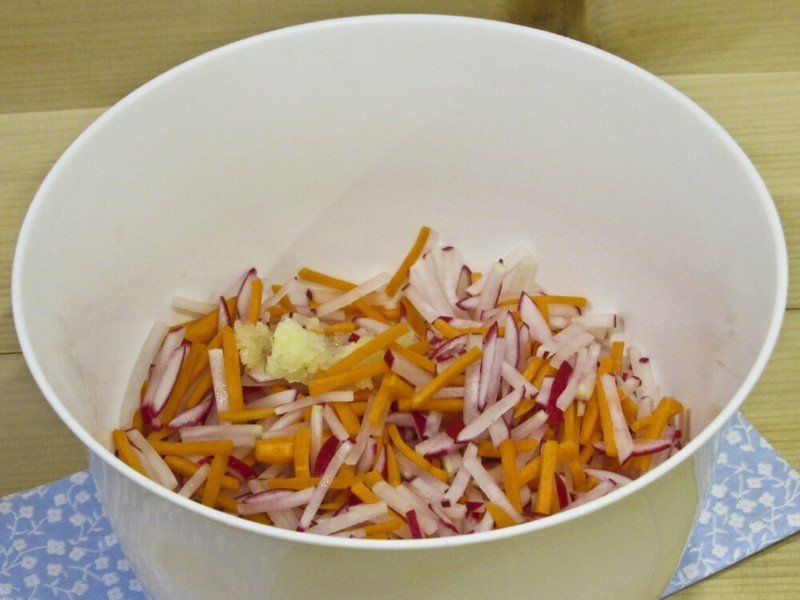 Салат с кукурузой и морковью по-корейски