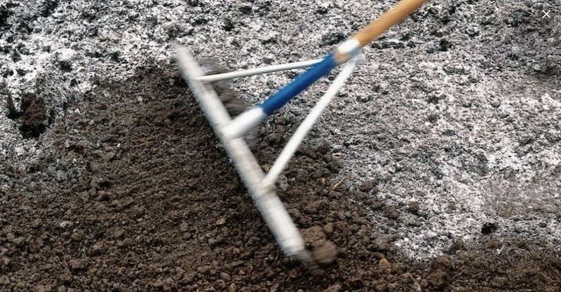 Известкование глинистой почвы