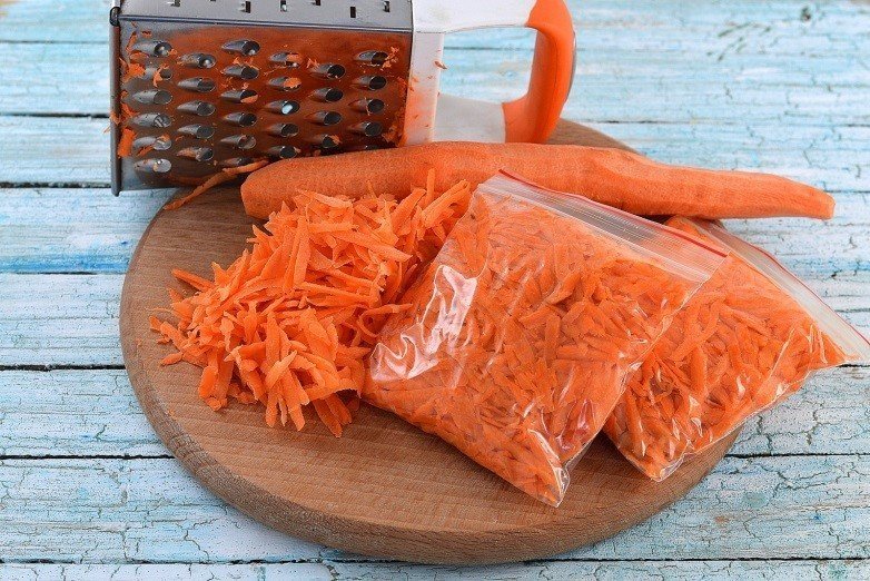 Морковь на крупной терке