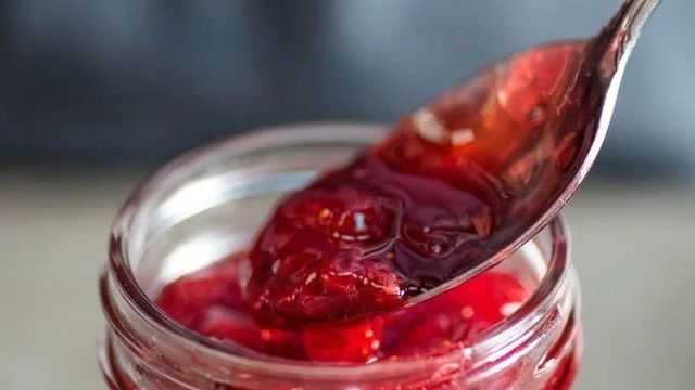 Красная смородина, перетертая с сахаром без варки: рецепты на зиму