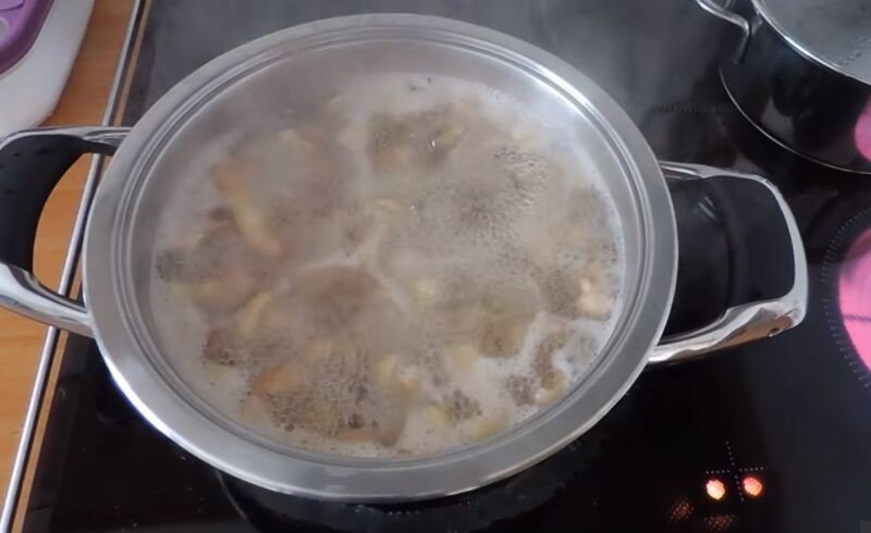 Фрикадельки варить в холодной или кипящей воде