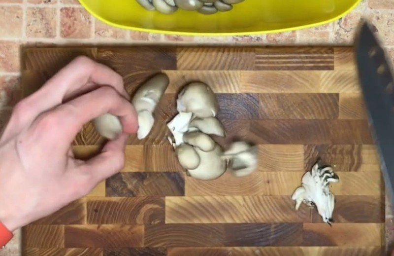 Какие грибы вкуснее вешенки или шампиньоны