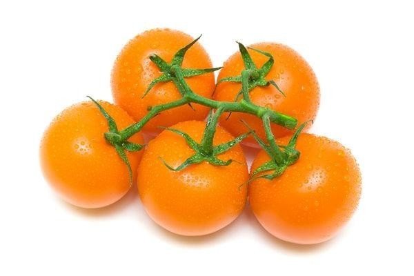Желтые мытые томаты